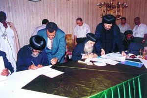 h-h-abune-philippos-and-h-h-shenouda-iii-sign-a-protocol