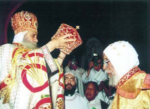 pope-shenouda-iii-l-crowns-the-first-patriarch-of-the-eritrean-orthodox-church
